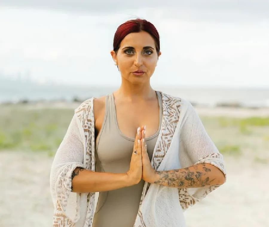 Portrait of Monica Arcoya, Yoga Teacher behind monicaarcoya.impact.me