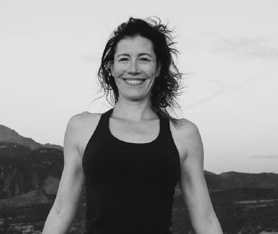 Portrait of Rachel Scott, Teacher Training behind rachelyoga.com